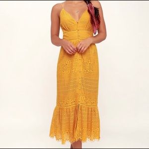 Lulu’s mustard yellow, lace midi dress
